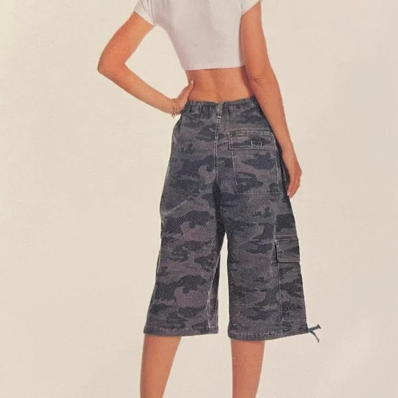 NWT DISCLOSURE BAGGY CARGO CAMO PANTS💚💚 - Picture 2 of 14